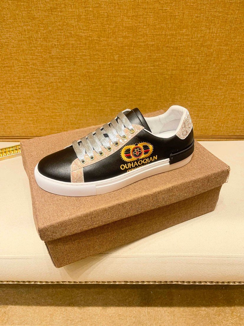 Men's Emblem Low-Top Sneakers