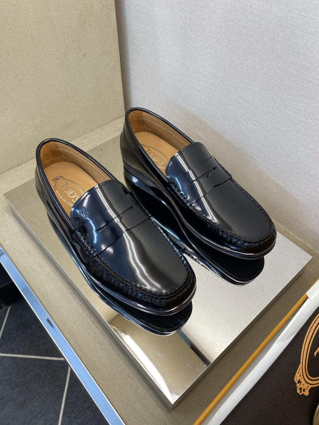 TOD'S Men's Glossy Dark Navy Penny Loafers